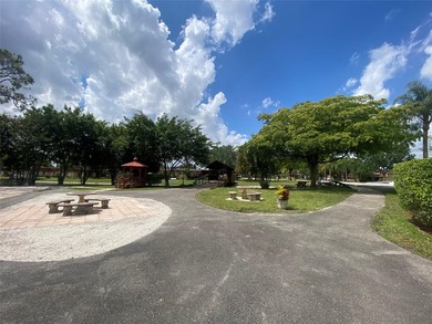 Welcome to your dream home! Fully remodeled 2/2 villa, in the - photo 21