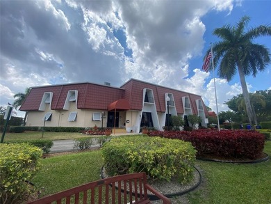 Welcome to your dream home! Fully remodeled 2/2 villa, in the - photo 23