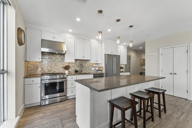 Luxury 2-Bedroom 2-Bathroom Penthouse with Private Balcony