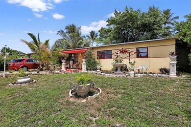 This charming single-family 2-bedroom, 1-bath home has - photo 3