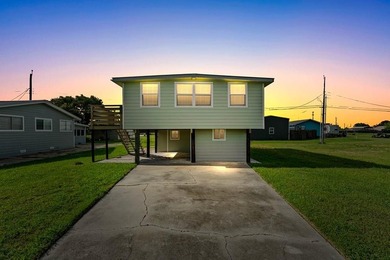 Discover the perfect coastal escape in this charming cottage in - photo 1