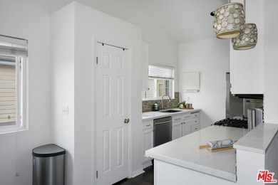 Welcome to this bright and stylish corner-unit 2-bedroom, 2-bath - photo 9