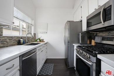 Welcome to this bright and stylish corner-unit 2-bedroom, 2-bath - photo 10