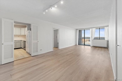 BACK TO MARKET!!! SHOW & SELL! Welcome to 2 Bay Club Drive, Apt - photo 4