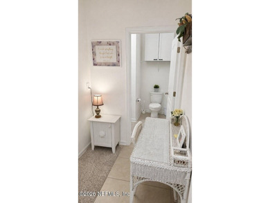 THIS MOSTLY FURNISHED HOME comes with all furniture, lamps, and - photo 4