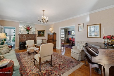 A timeless Georgian-style estate built in 1947 and lovingly - photo 11