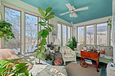 A timeless Georgian-style estate built in 1947 and lovingly - photo 13