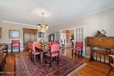 A timeless Georgian-style estate built in 1947 and lovingly - photo 14