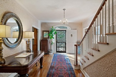 A timeless Georgian-style estate built in 1947 and lovingly - photo 17