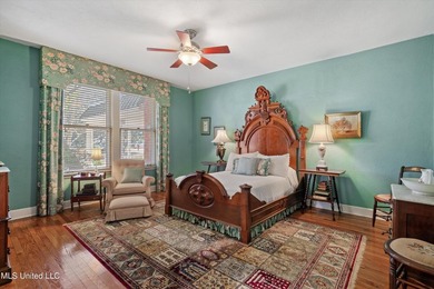 A timeless Georgian-style estate built in 1947 and lovingly - photo 20