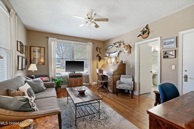 A timeless Georgian-style estate built in 1947 and lovingly - photo 22