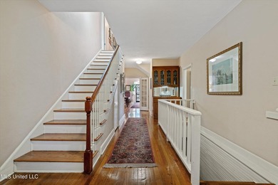 A timeless Georgian-style estate built in 1947 and lovingly - photo 23