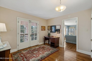 A timeless Georgian-style estate built in 1947 and lovingly - photo 24