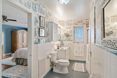 A timeless Georgian-style estate built in 1947 and lovingly - photo 28