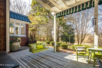A timeless Georgian-style estate built in 1947 and lovingly - photo 35