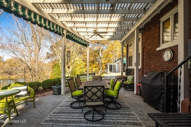 A timeless Georgian-style estate built in 1947 and lovingly - photo 36