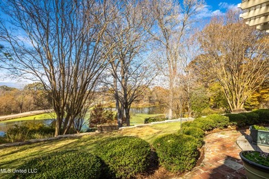 A timeless Georgian-style estate built in 1947 and lovingly - photo 37
