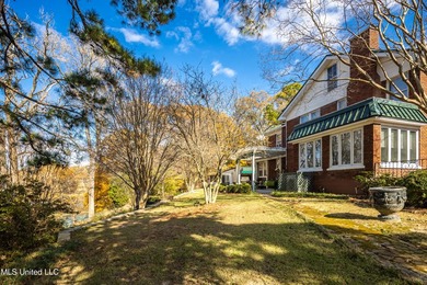 A timeless Georgian-style estate built in 1947 and lovingly - photo 40