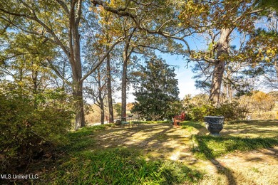 A timeless Georgian-style estate built in 1947 and lovingly - photo 41