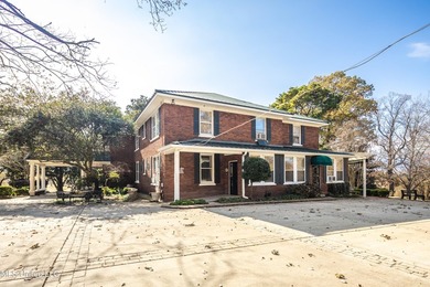 A timeless Georgian-style estate built in 1947 and lovingly - photo 43