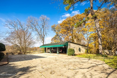 A timeless Georgian-style estate built in 1947 and lovingly - photo 46