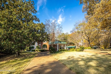 A timeless Georgian-style estate built in 1947 and lovingly - photo 48