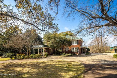 A timeless Georgian-style estate built in 1947 and lovingly - photo 50