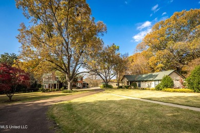 A timeless Georgian-style estate built in 1947 and lovingly - photo 52