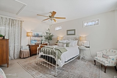 A timeless Georgian-style estate built in 1947 and lovingly - photo 56