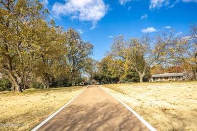 A timeless Georgian-style estate built in 1947 and lovingly - photo 58