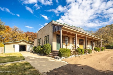 A timeless Georgian-style estate built in 1947 and lovingly - photo 60