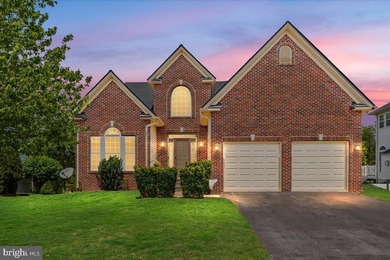 Welcome home to easy living in the beautiful and sought-after - photo 1