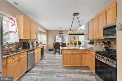 Welcome home to easy living in the beautiful and sought-after - photo 5