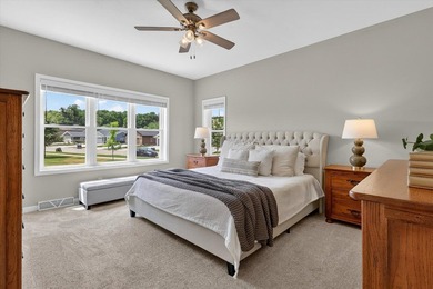 Enjoy easy main-level living in this beautifully maintained - photo 11