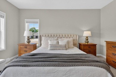 Enjoy easy main-level living in this beautifully maintained - photo 12