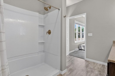 Enjoy easy main-level living in this beautifully maintained - photo 16