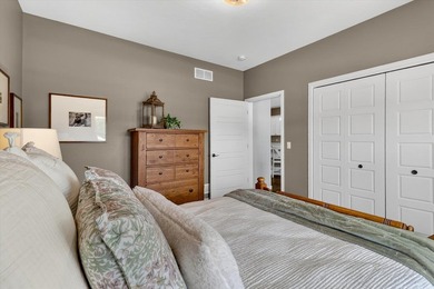 Enjoy easy main-level living in this beautifully maintained - photo 18