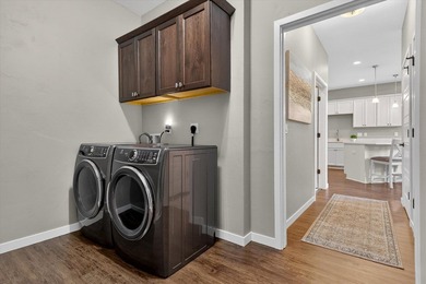 Enjoy easy main-level living in this beautifully maintained - photo 20