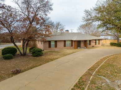 YES! A lovely FOUR bedroom home located in a great neighborhood - photo 2