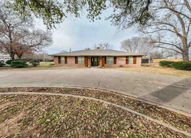 YES! A lovely FOUR bedroom home located in a great neighborhood - photo 3