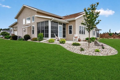 Enjoy easy main-level living in this beautifully maintained - photo 25