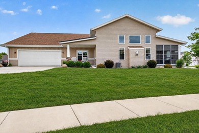 Enjoy easy main-level living in this beautifully maintained - photo 29