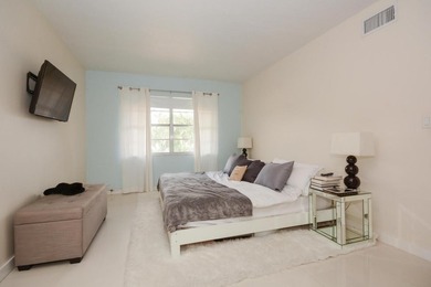 Welcome to this thoughtfully designed two-bedroom, two-bathroom - photo 8