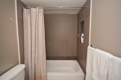 Welcome to this thoughtfully designed two-bedroom, two-bathroom - photo 10