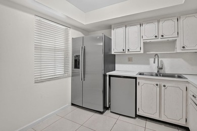 Welcome to this impeccably maintained 2 bedroom, 2 bathroom - photo 8