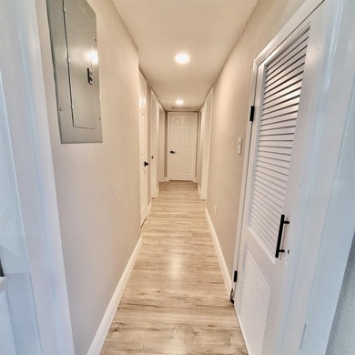 Welcome to a charming opportunity you won't want to miss! This - photo 9