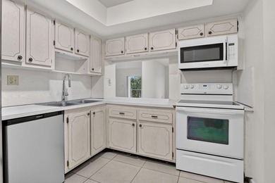 Welcome to this impeccably maintained 2 bedroom, 2 bathroom - photo 9