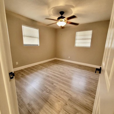 Welcome to a charming opportunity you won't want to miss! This - photo 10