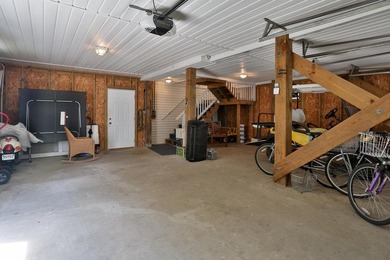 Very nice 4 Bedroom/4 Bath raised beach home only three blocks - photo 27