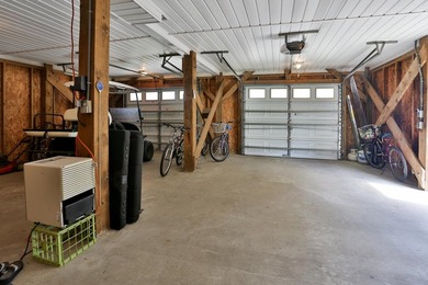 Very nice 4 Bedroom/4 Bath raised beach home only three blocks - photo 28